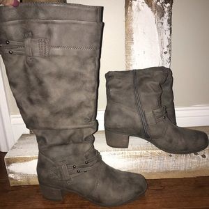 Grey Boots 👢